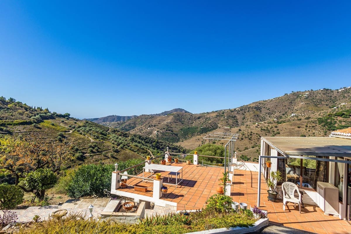 2 bedroom Villa for sale in Competa with pool - € 349,000 (Ref: 10158769)