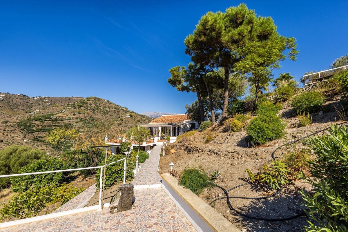 2 bedroom Villa for sale in Competa with pool - € 349,000 (Ref: 10158769)