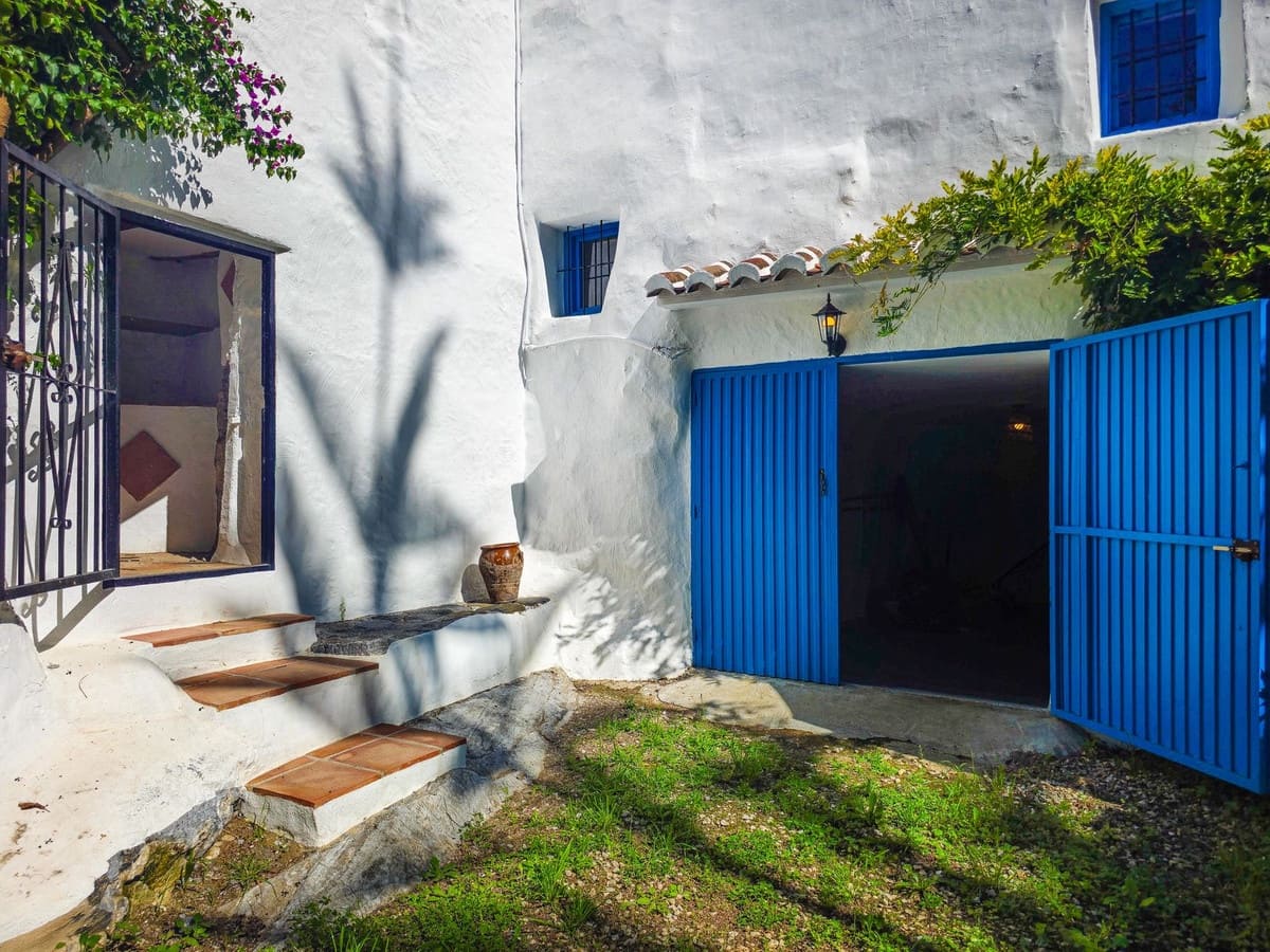 5 bedroom Finca/Country House for sale in Canillas de Albaida with pool garage - € 395,000 (Ref: 10164015)