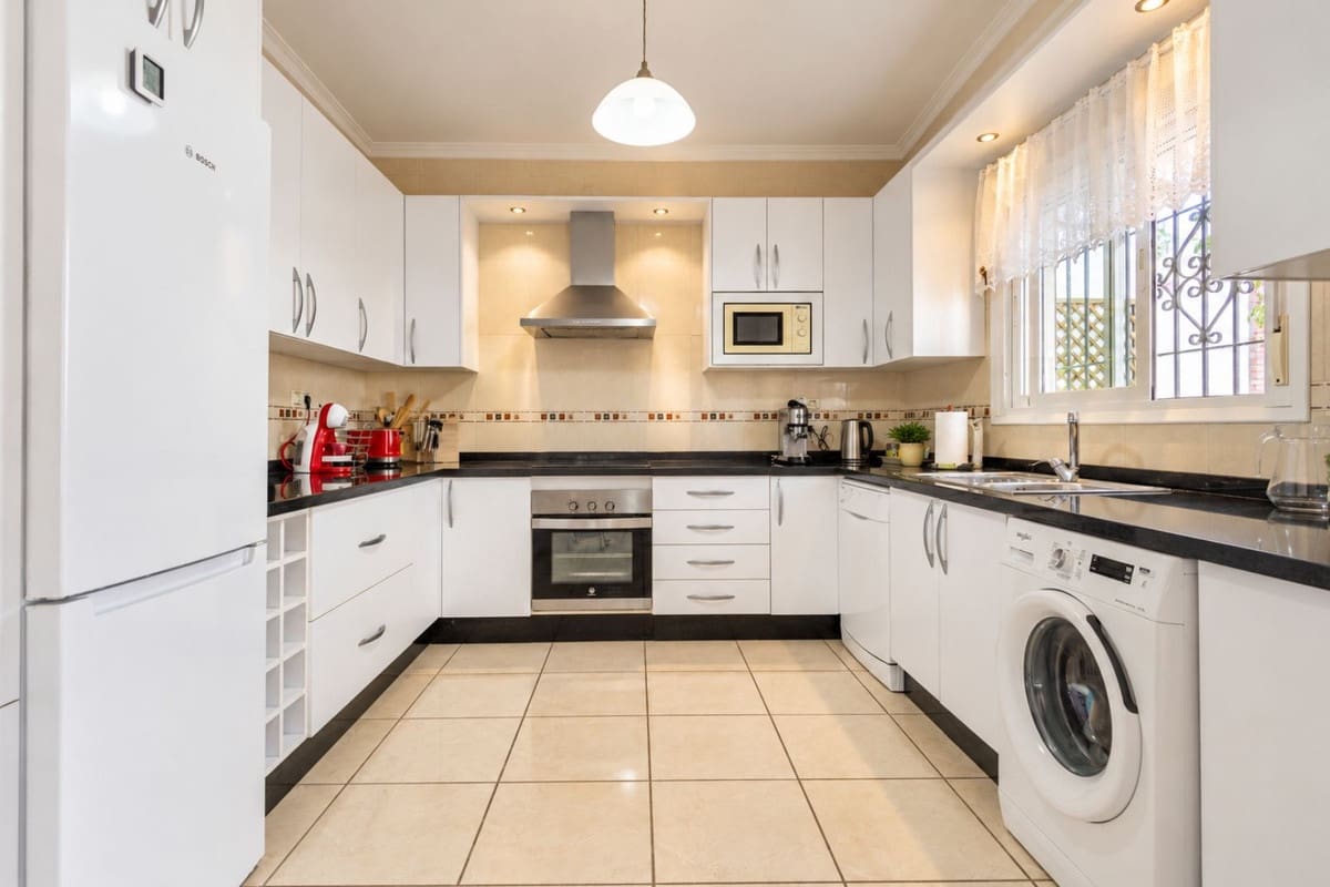 7 sypialnia Willa na sprzedaż w Competa z basenem garażem - 1 399 000 € (Ref: 10172286)