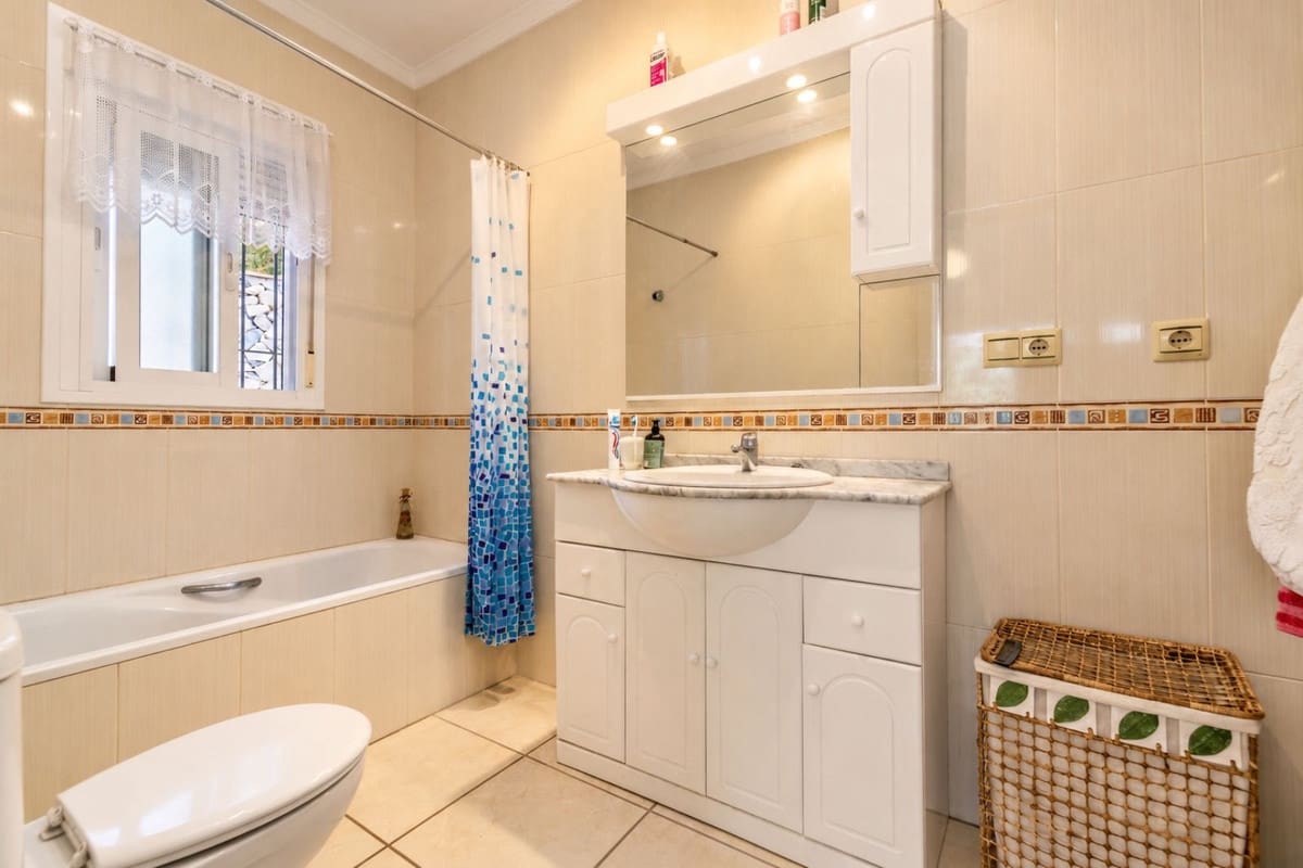 7 sypialnia Willa na sprzedaż w Competa z basenem garażem - 1 399 000 € (Ref: 10172286)