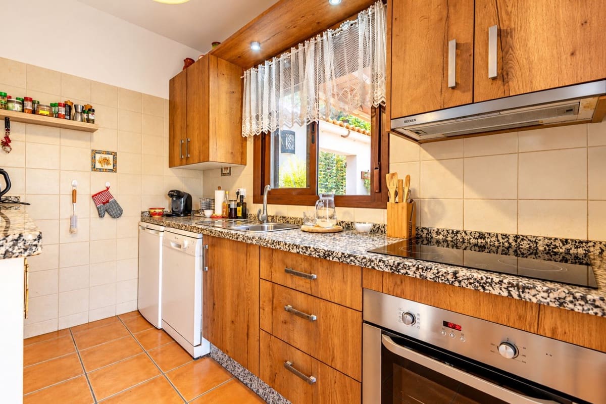 7 sypialnia Willa na sprzedaż w Competa z basenem garażem - 1 399 000 € (Ref: 10172286)