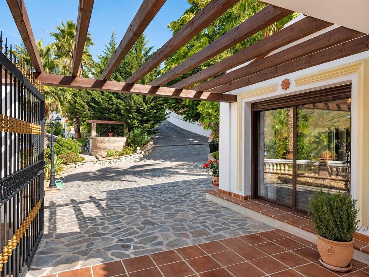 7 sypialnia Willa na sprzedaż w Competa z basenem garażem - 1 399 000 € (Ref: 10172286)