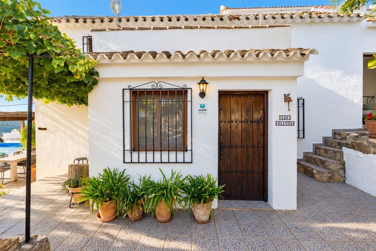 5 slaapkamer Villa te koop in Iznajar met zwembad garage - € 375.000 (Ref: 10175468)