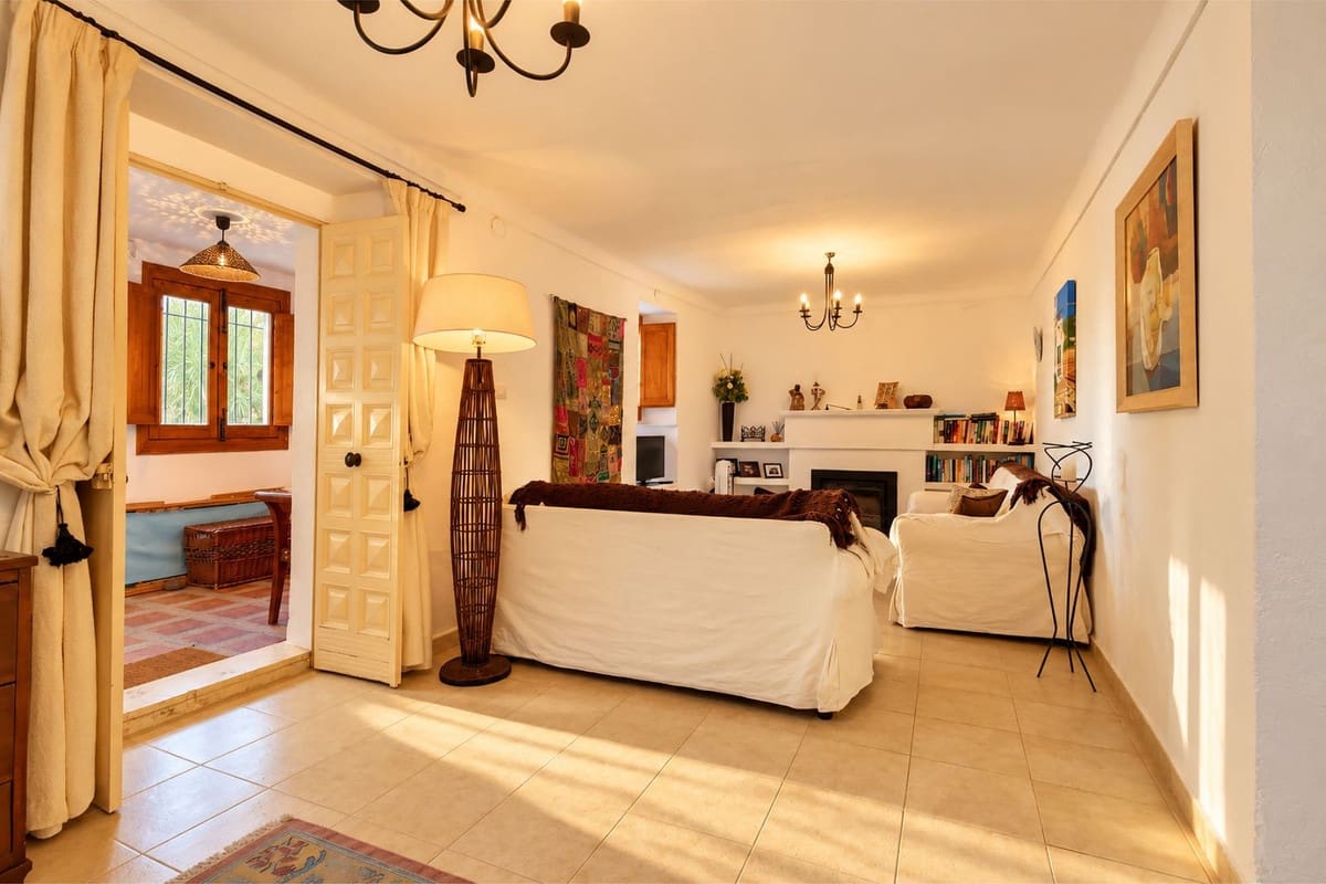 5 slaapkamer Villa te koop in Iznajar met zwembad garage - € 375.000 (Ref: 10175468)