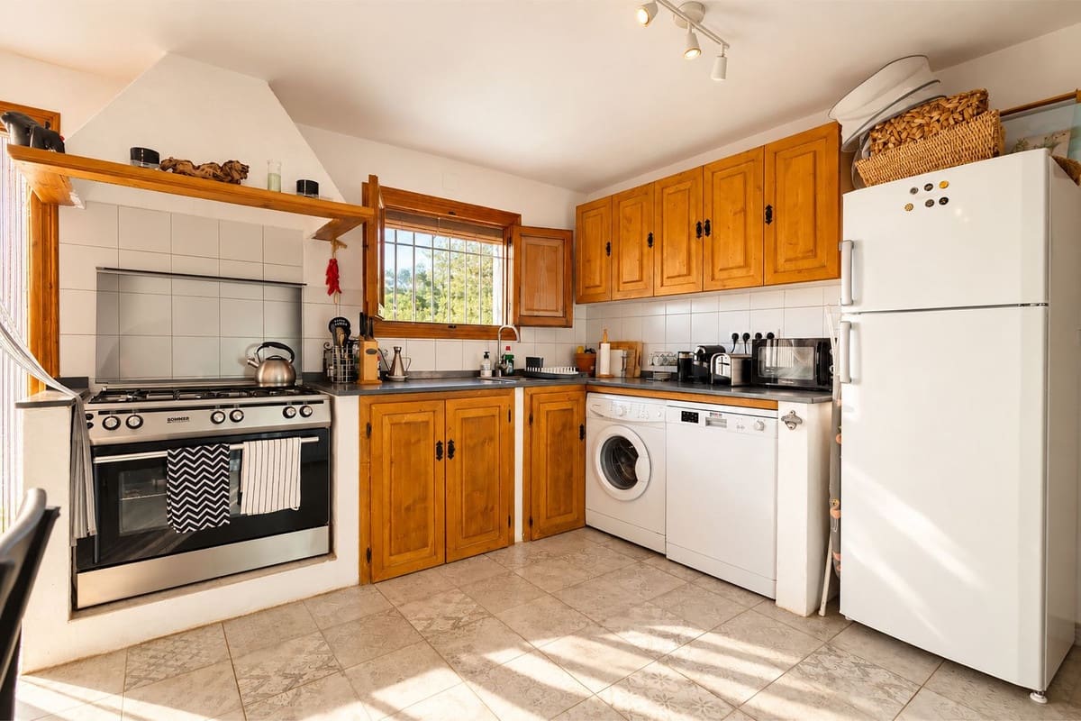 5 slaapkamer Villa te koop in Iznajar met zwembad garage - € 375.000 (Ref: 10175468)