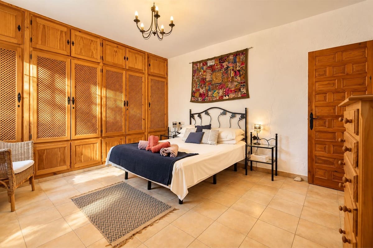 5 slaapkamer Villa te koop in Iznajar met zwembad garage - € 375.000 (Ref: 10175468)
