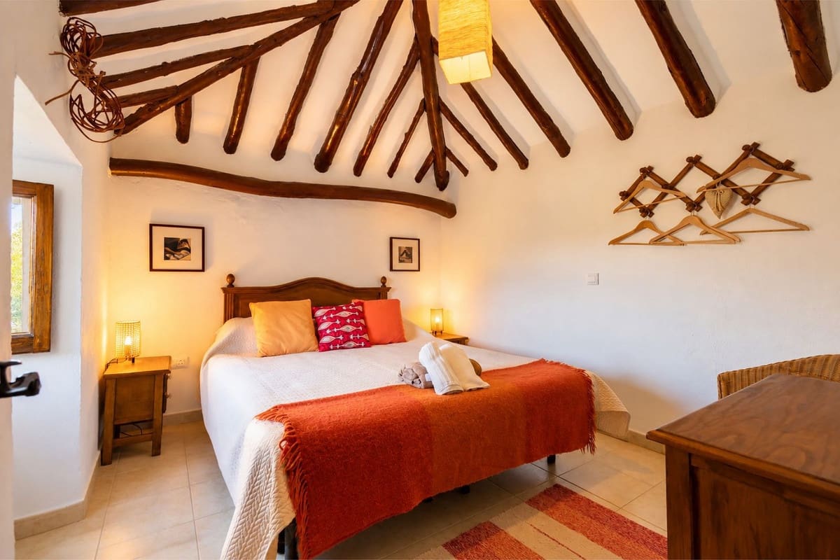 5 slaapkamer Villa te koop in Iznajar met zwembad garage - € 375.000 (Ref: 10175468)