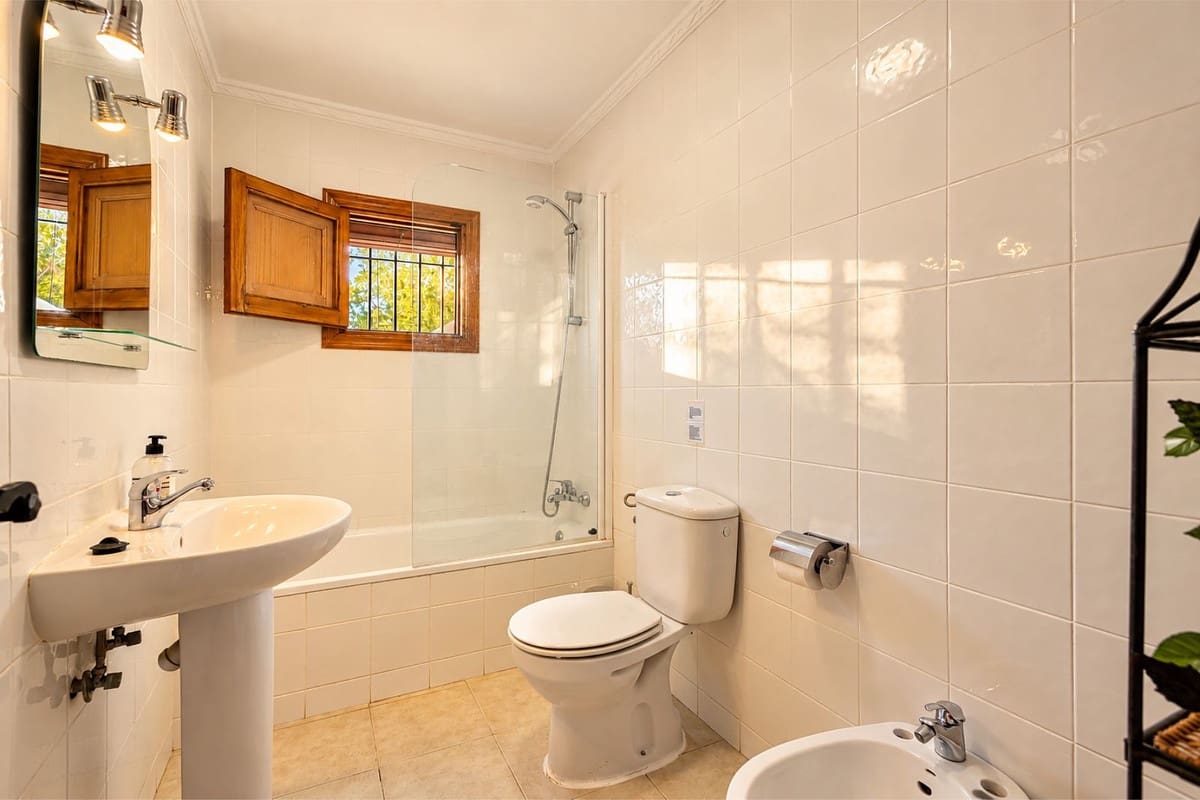 5 slaapkamer Villa te koop in Iznajar met zwembad garage - € 375.000 (Ref: 10175468)