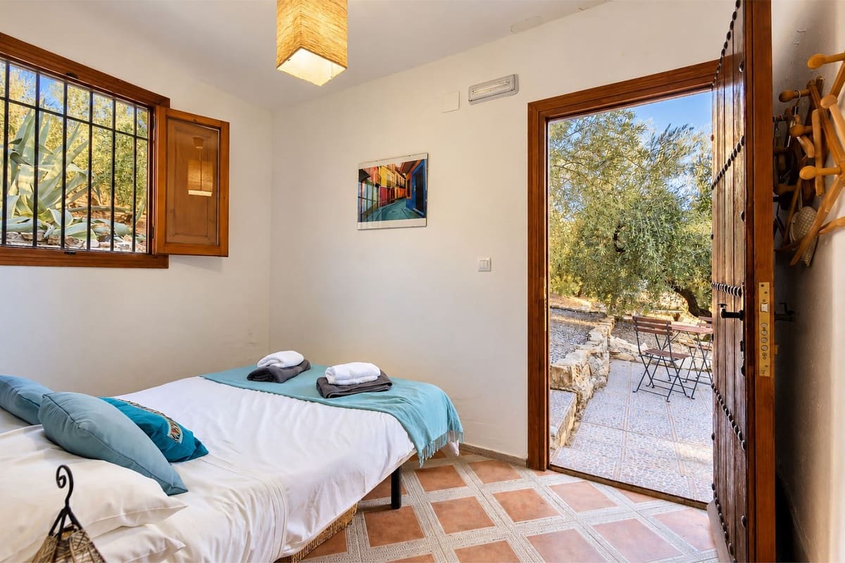 5 slaapkamer Villa te koop in Iznajar met zwembad garage - € 375.000 (Ref: 10175468)