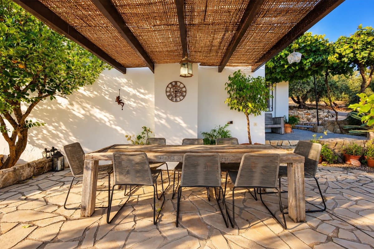 5 slaapkamer Villa te koop in Iznajar met zwembad garage - € 375.000 (Ref: 10175468)