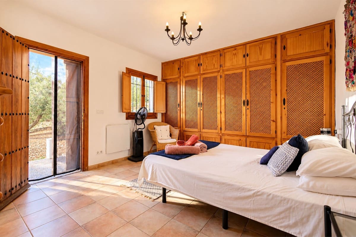 5 slaapkamer Villa te koop in Iznajar met zwembad garage - € 375.000 (Ref: 10175468)