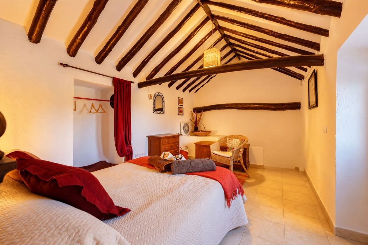 5 slaapkamer Villa te koop in Iznajar met zwembad garage - € 375.000 (Ref: 10175468)