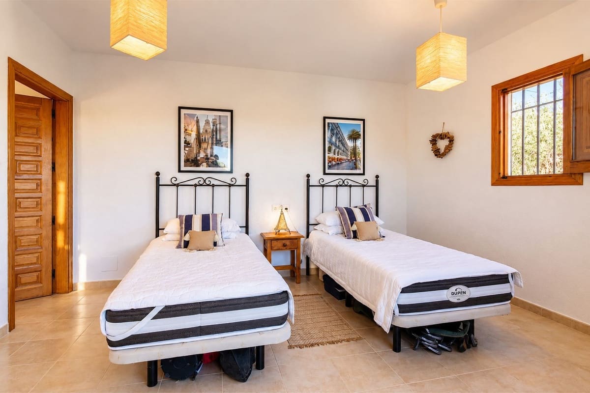 5 slaapkamer Villa te koop in Iznajar met zwembad garage - € 375.000 (Ref: 10175468)