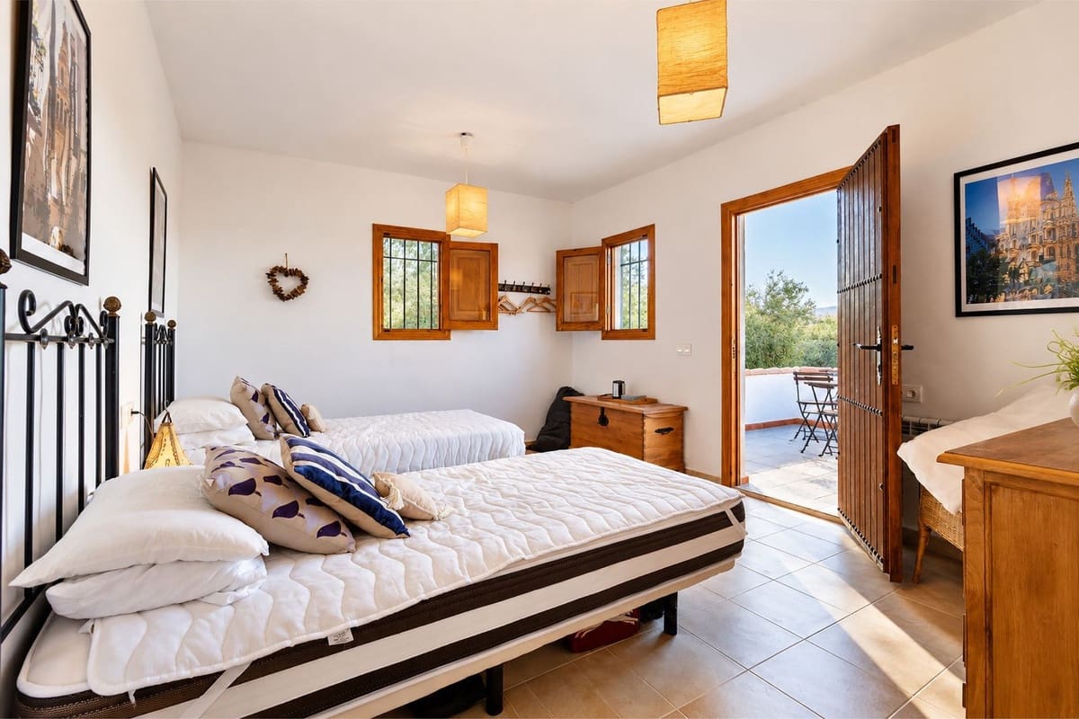 5 slaapkamer Villa te koop in Iznajar met zwembad garage - € 375.000 (Ref: 10175468)