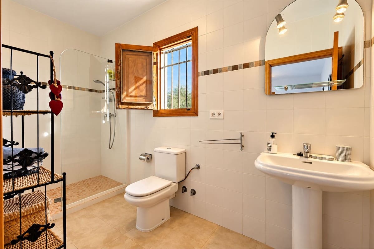 5 slaapkamer Villa te koop in Iznajar met zwembad garage - € 375.000 (Ref: 10175468)