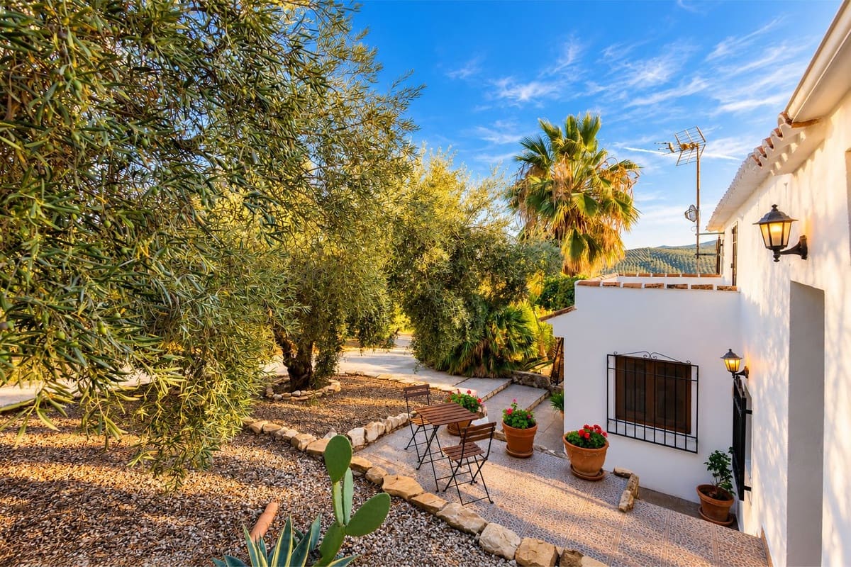 5 slaapkamer Villa te koop in Iznajar met zwembad garage - € 375.000 (Ref: 10175468)