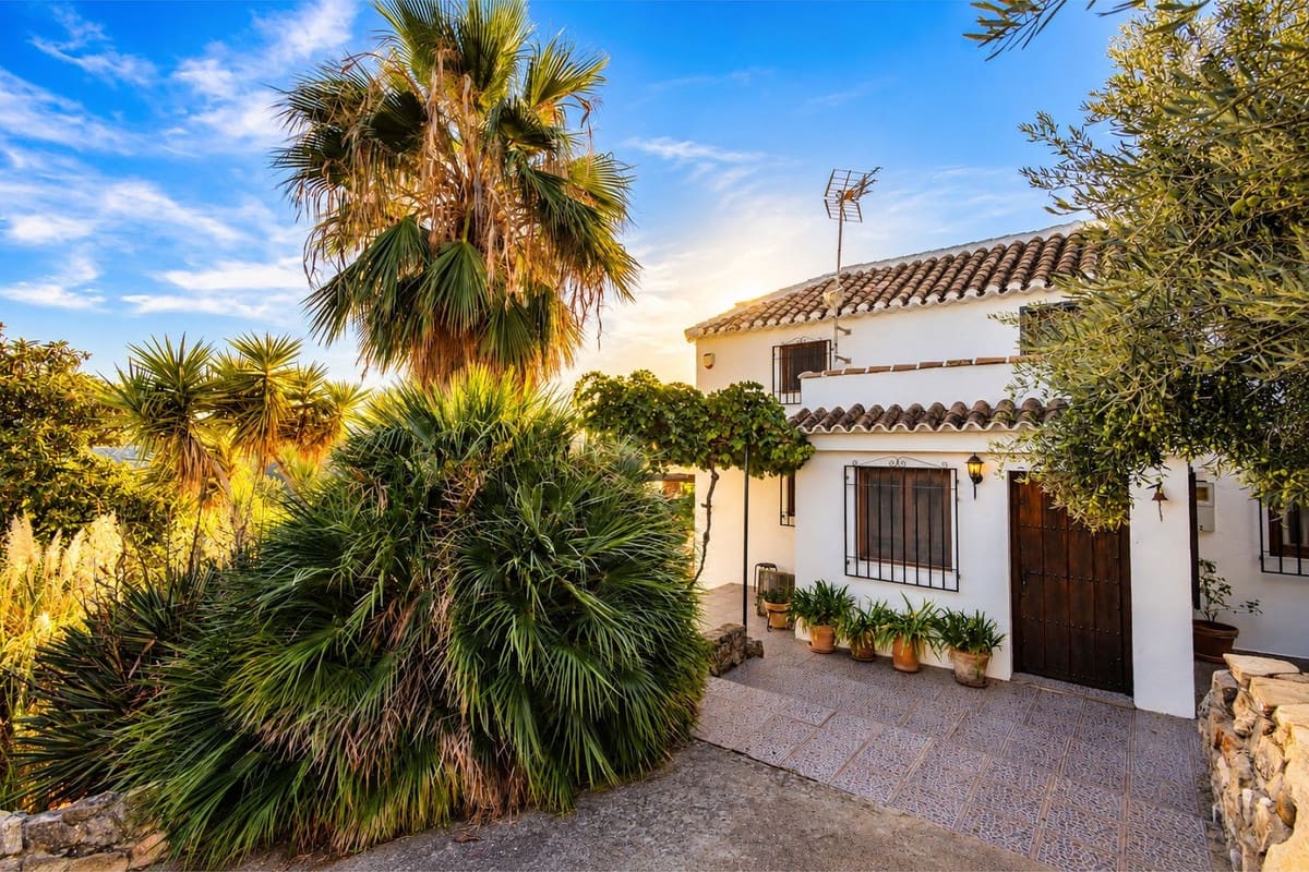5 slaapkamer Villa te koop in Iznajar met zwembad garage - € 375.000 (Ref: 10175468)