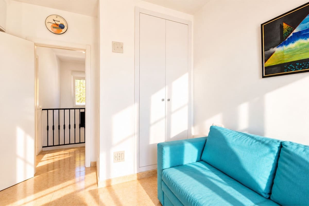 3 slaapkamer Villa te koop in Sayalonga met zwembad garage - € 875.000 (Ref: 10177179)