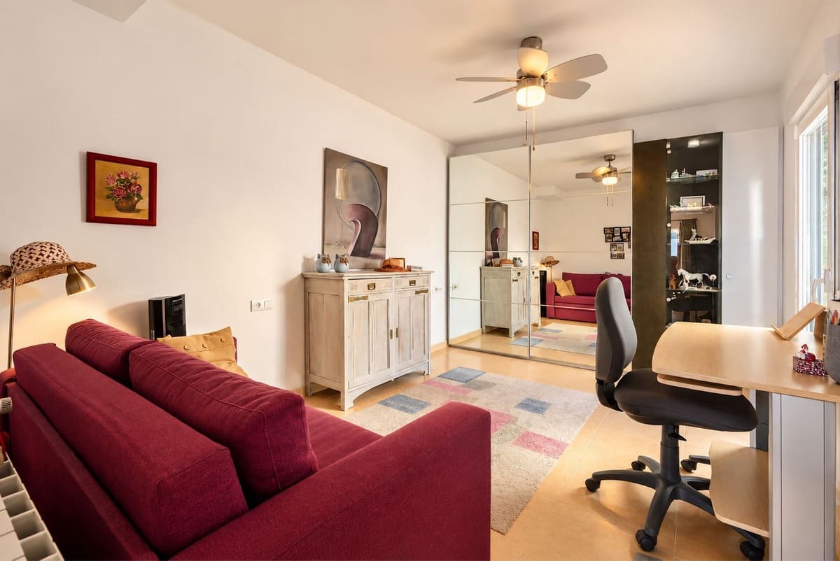 3 slaapkamer Villa te koop in Sayalonga met zwembad garage - € 875.000 (Ref: 10177179)