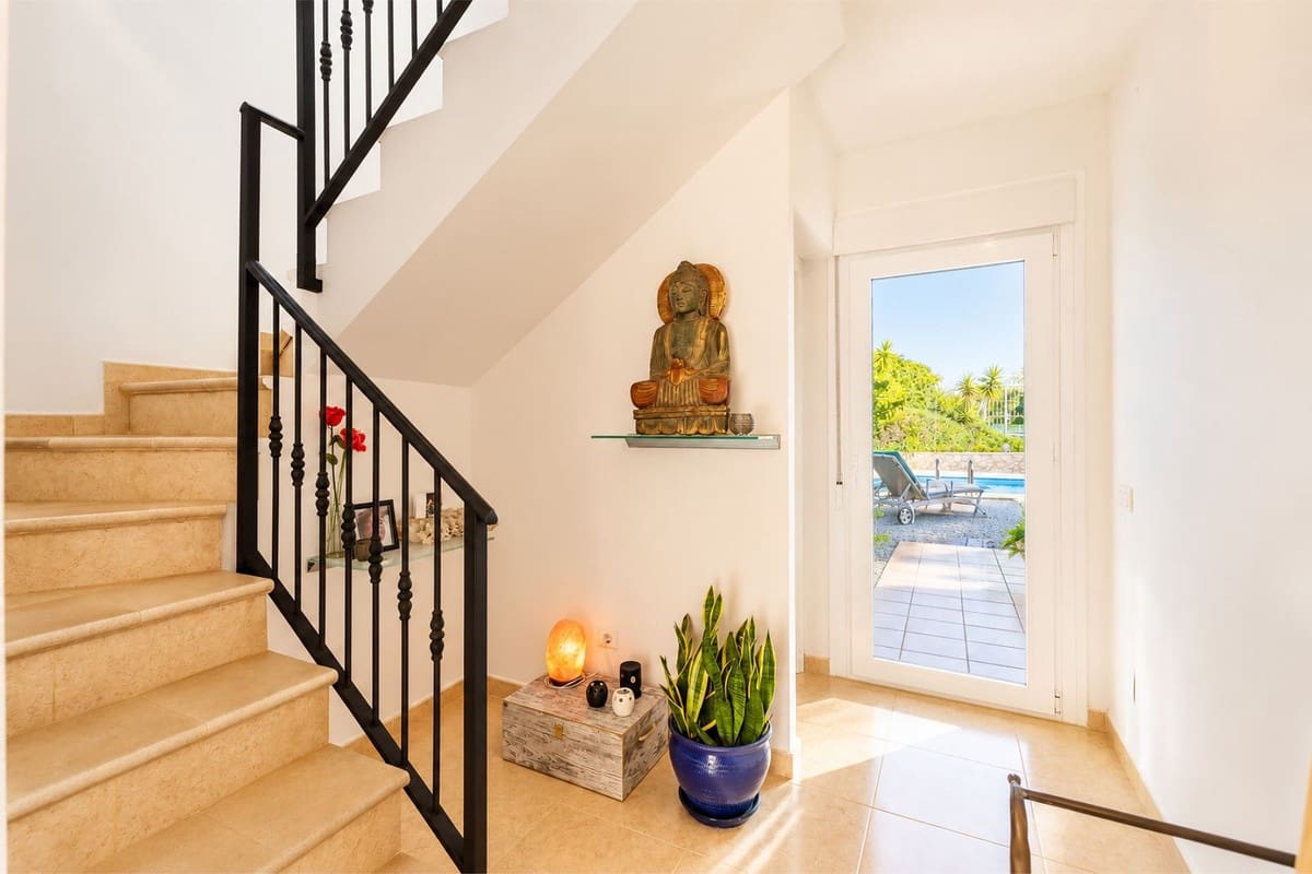 3 slaapkamer Villa te koop in Sayalonga met zwembad garage - € 875.000 (Ref: 10177179)