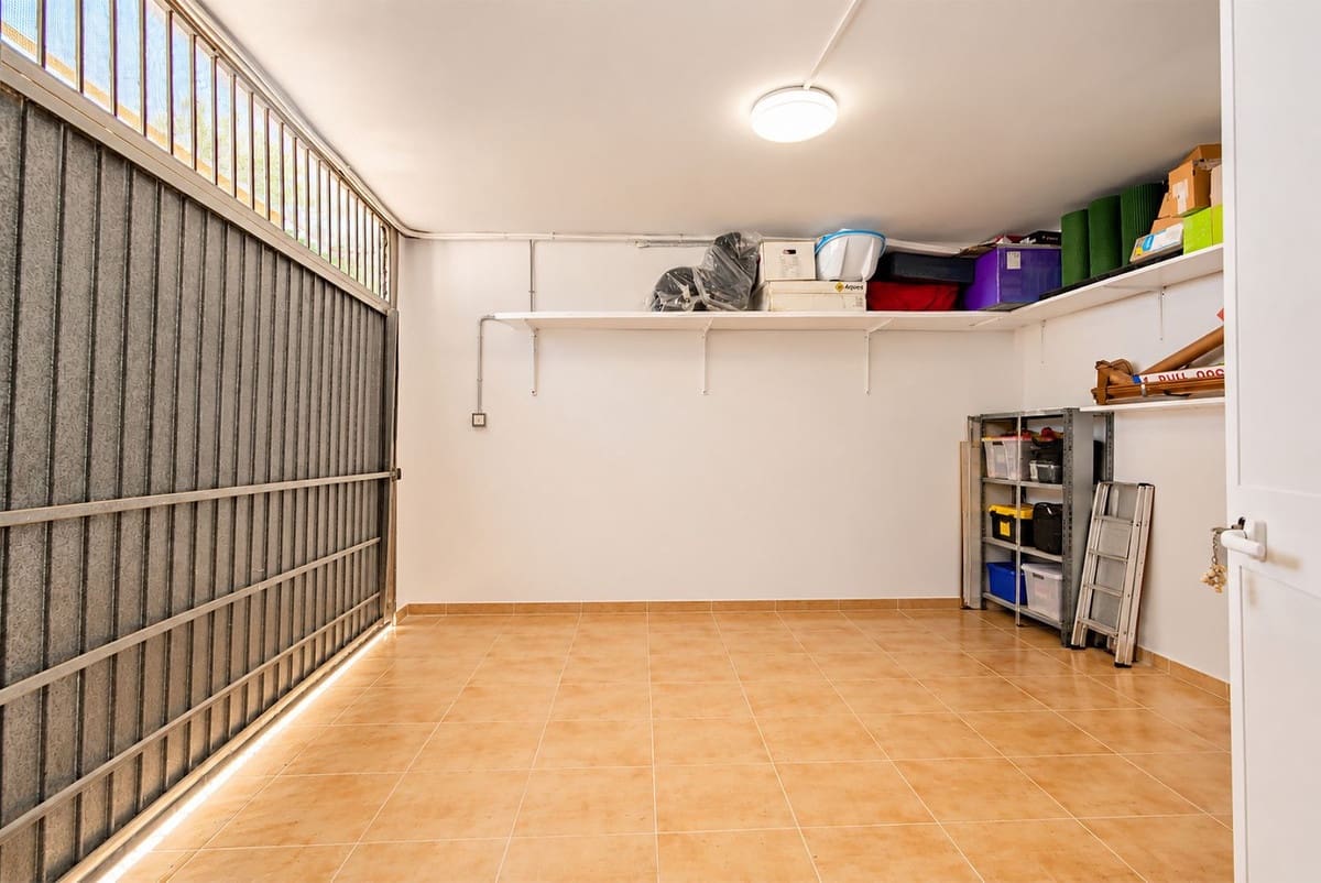 3 slaapkamer Villa te koop in Sayalonga met zwembad garage - € 875.000 (Ref: 10177179)
