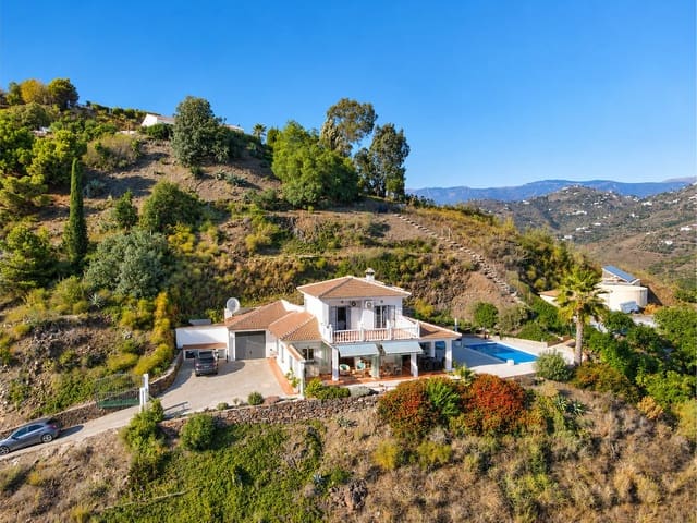 3 slaapkamer Villa te koop in Sayalonga met zwembad garage - € 875.000 (Ref: 10177179)