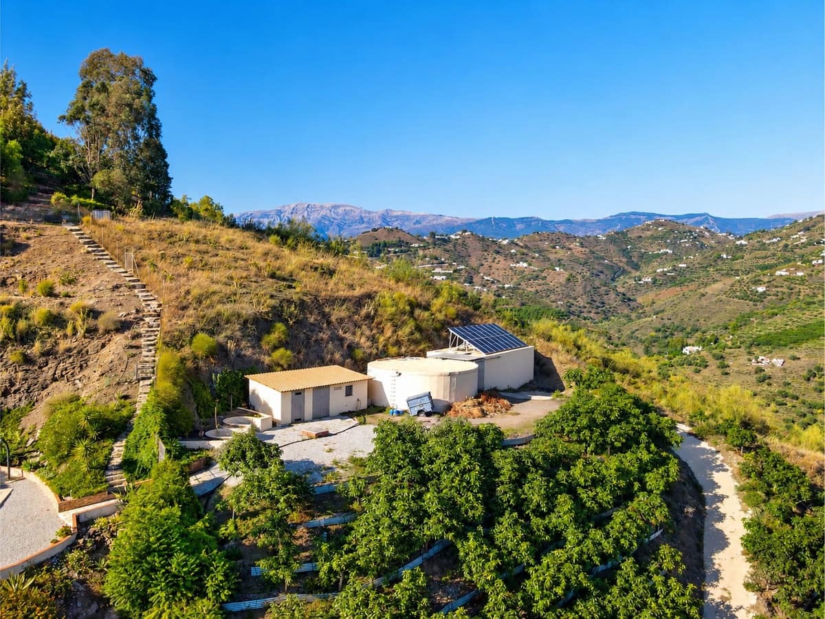 3 slaapkamer Villa te koop in Sayalonga met zwembad garage - € 875.000 (Ref: 10177179)