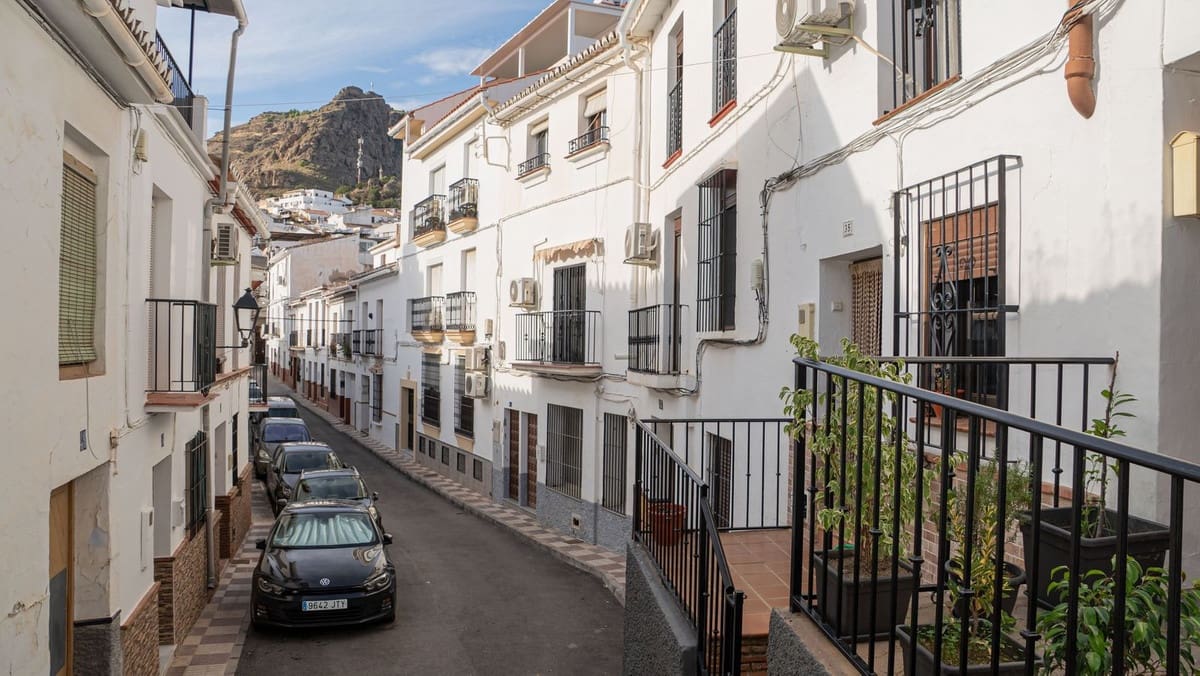Casa de 3 habitaciones en Alora en venta - 190.000 € (Ref: 10177481)