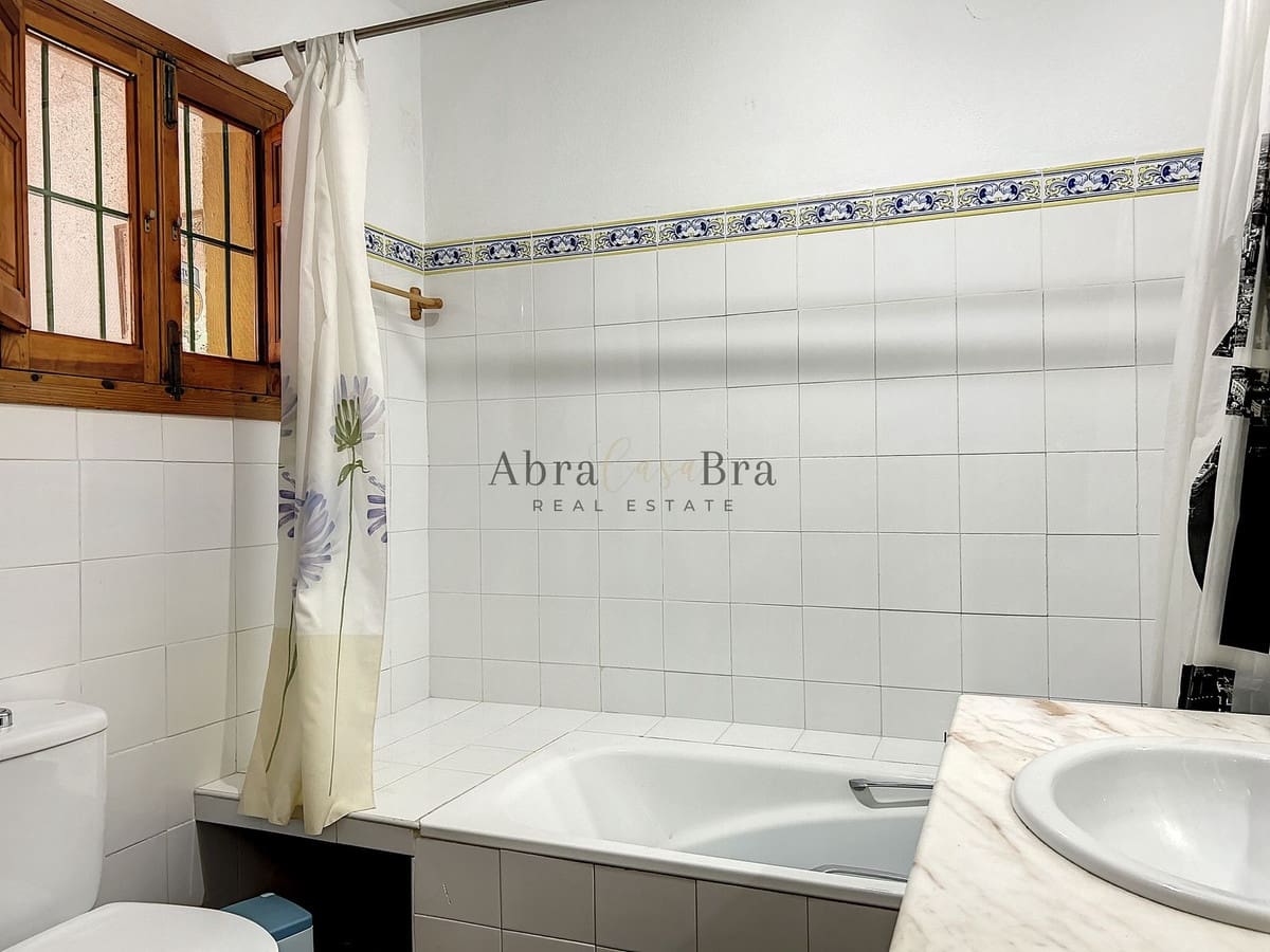 4 slaapkamer Halfvrijstaande villa te koop in Comares met garage - € 250.000 (Ref: 8410136)