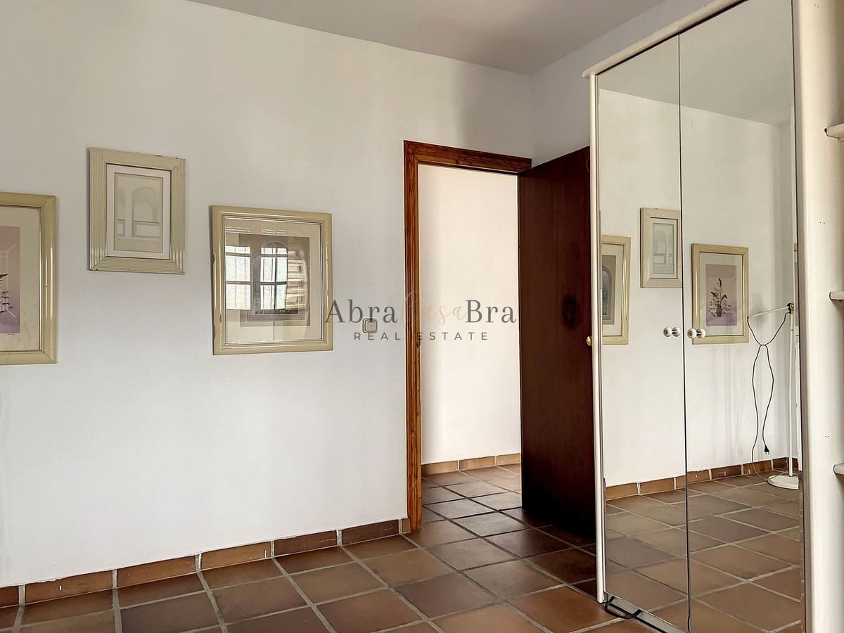 4 slaapkamer Halfvrijstaande villa te koop in Comares met garage - € 250.000 (Ref: 8410136)