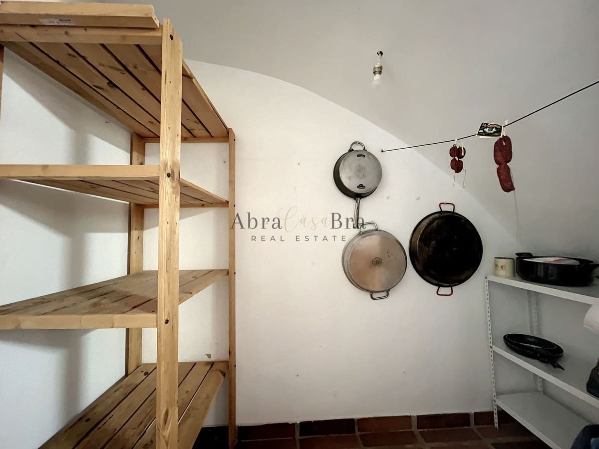 4 slaapkamer Halfvrijstaande villa te koop in Comares met garage - € 250.000 (Ref: 8410136)