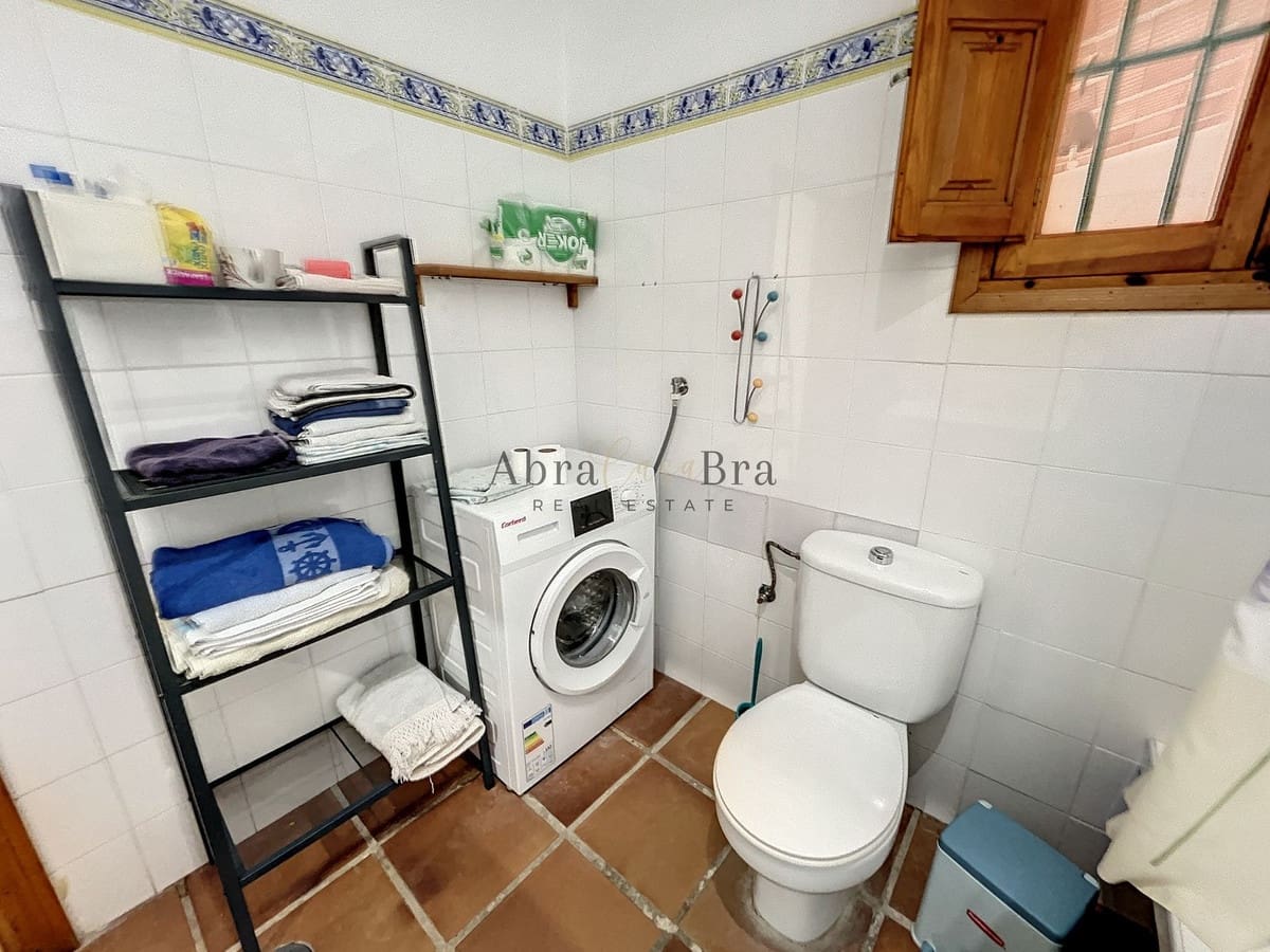 4 slaapkamer Halfvrijstaande villa te koop in Comares met garage - € 250.000 (Ref: 8410136)