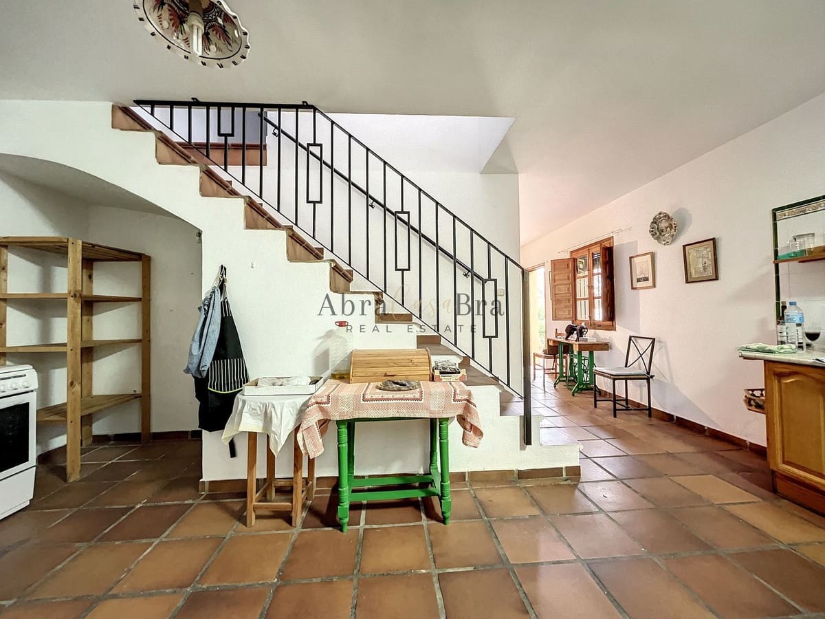4 slaapkamer Halfvrijstaande villa te koop in Comares met garage - € 250.000 (Ref: 8410136)