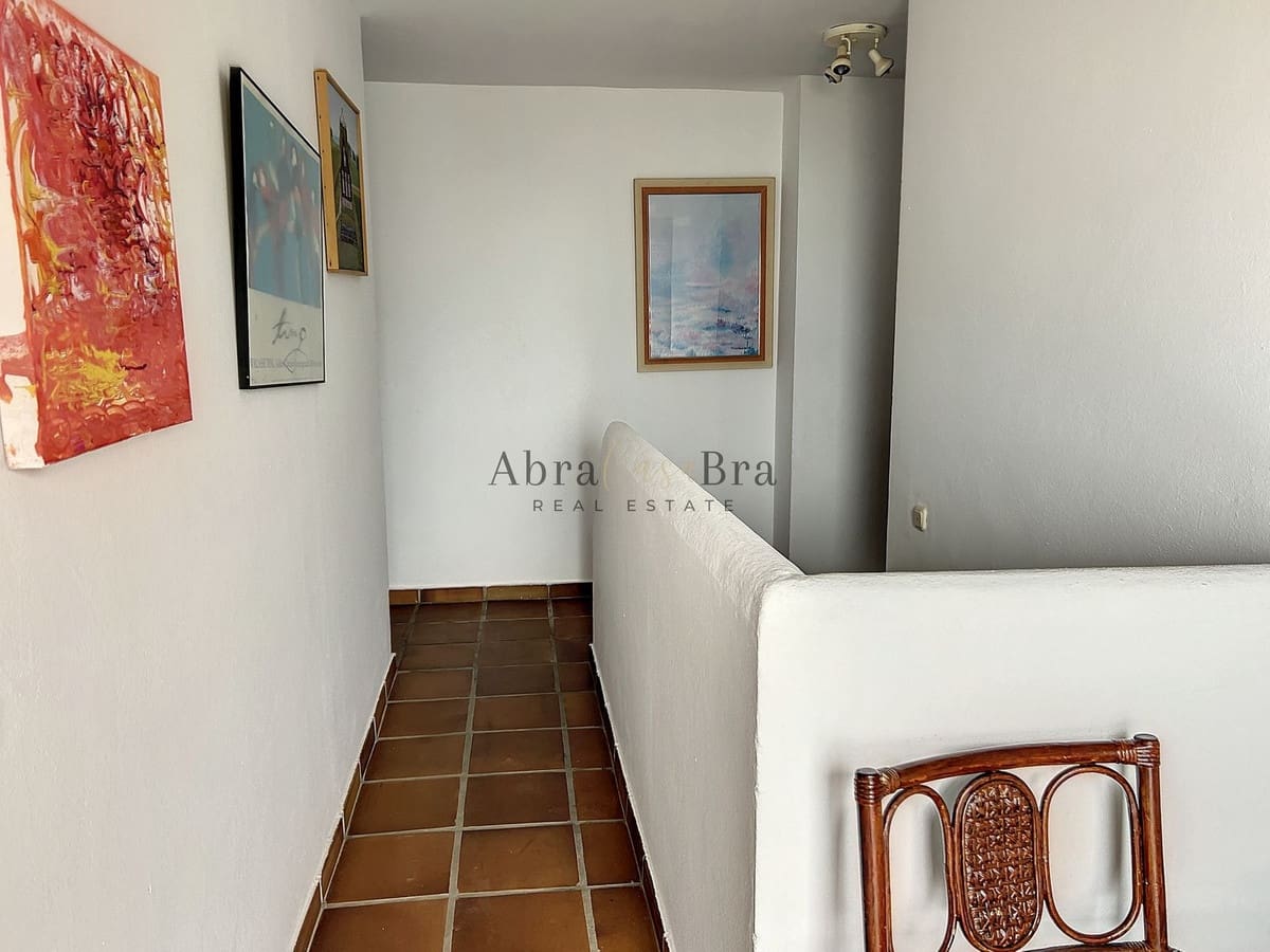 4 slaapkamer Halfvrijstaande villa te koop in Comares met garage - € 250.000 (Ref: 8410136)