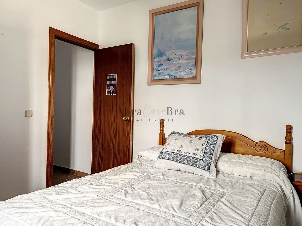 4 slaapkamer Halfvrijstaande villa te koop in Comares met garage - € 250.000 (Ref: 8410136)