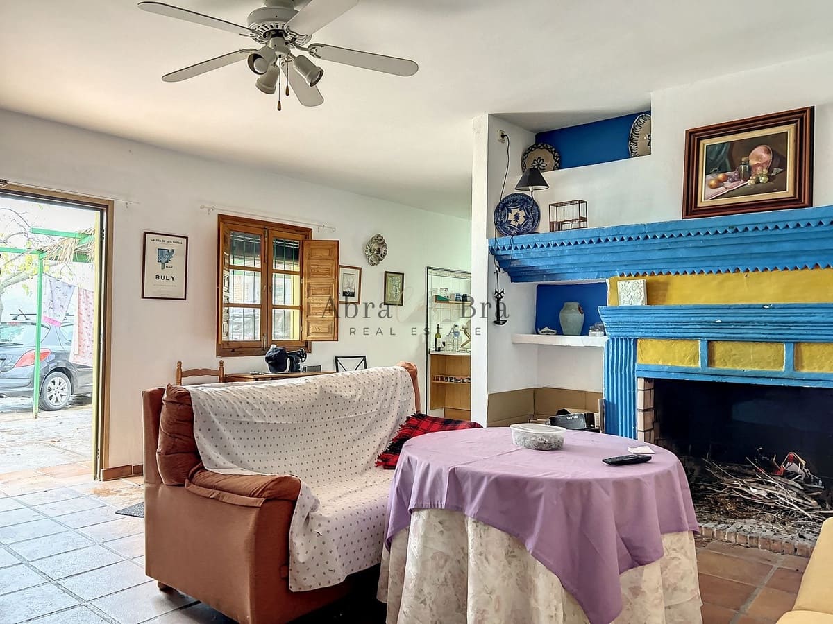 4 slaapkamer Halfvrijstaande villa te koop in Comares met garage - € 250.000 (Ref: 8410136)