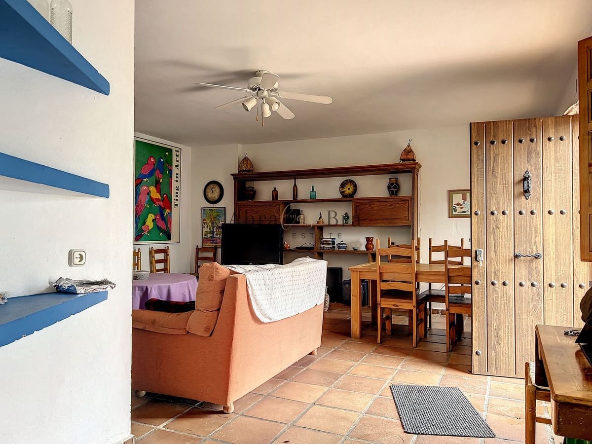4 slaapkamer Halfvrijstaande villa te koop in Comares met garage - € 250.000 (Ref: 8410136)