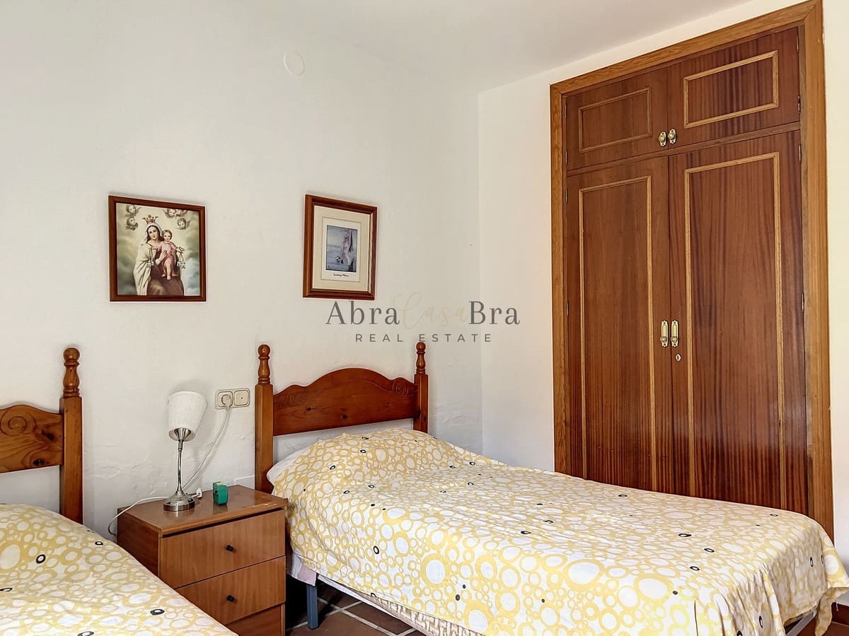 4 slaapkamer Halfvrijstaande villa te koop in Comares met garage - € 250.000 (Ref: 8410136)