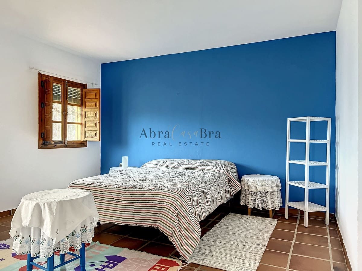 4 slaapkamer Halfvrijstaande villa te koop in Comares met garage - € 250.000 (Ref: 8410136)