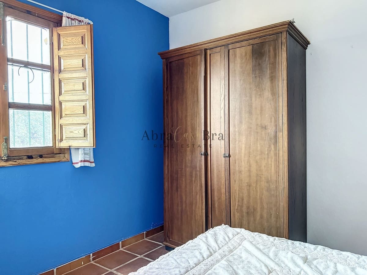 4 slaapkamer Halfvrijstaande villa te koop in Comares met garage - € 250.000 (Ref: 8410136)