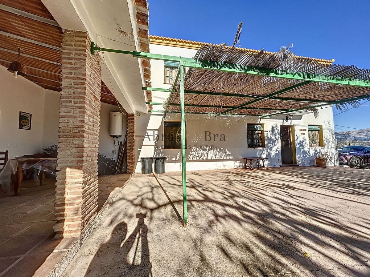 4 slaapkamer Halfvrijstaande villa te koop in Comares met garage - € 250.000 (Ref: 8410136)