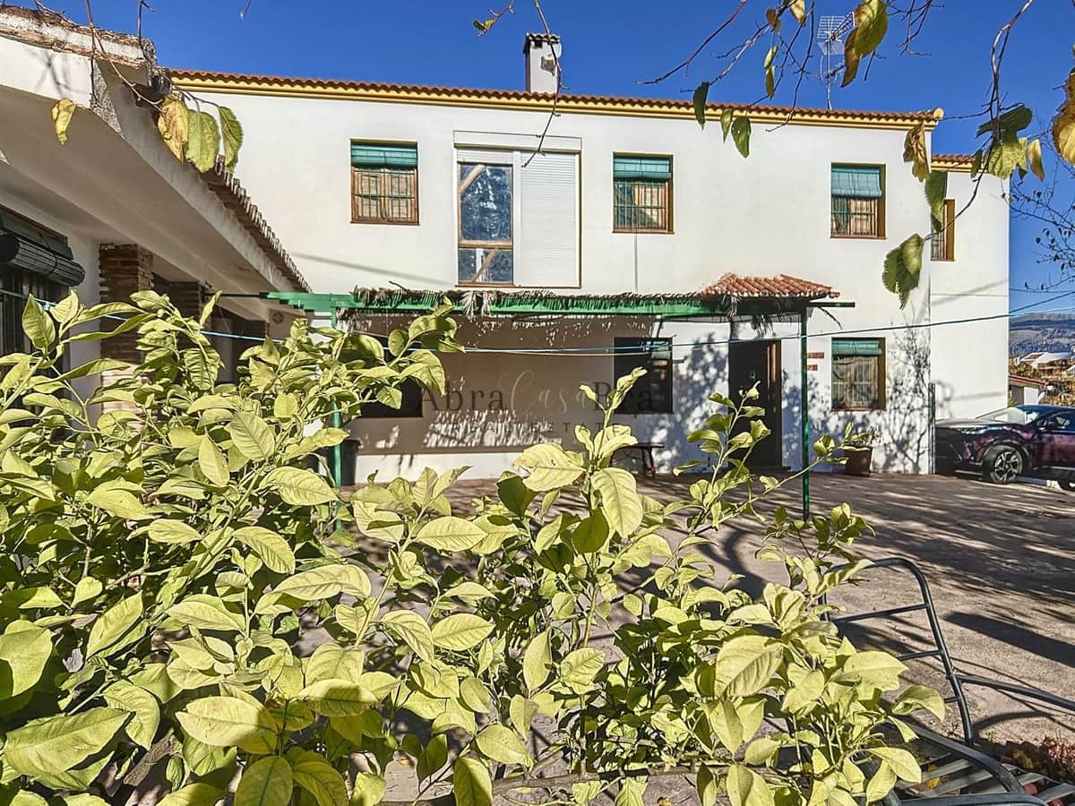 4 slaapkamer Halfvrijstaande villa te koop in Comares met garage - € 250.000 (Ref: 8410136)