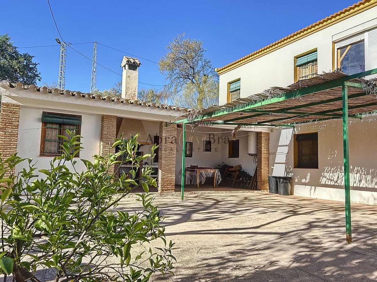 4 slaapkamer Halfvrijstaande villa te koop in Comares met garage - € 250.000 (Ref: 8410136)