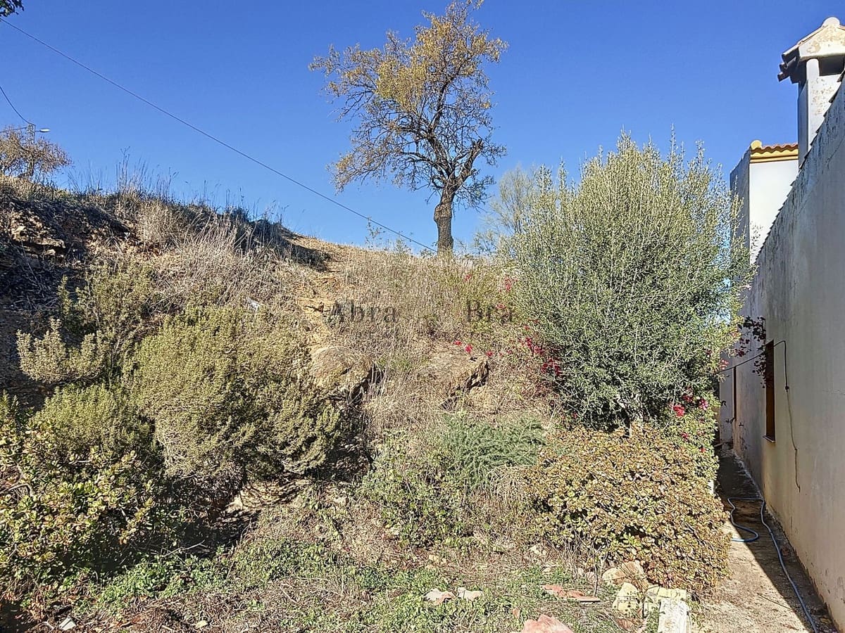 4 slaapkamer Halfvrijstaande villa te koop in Comares met garage - € 250.000 (Ref: 8410136)