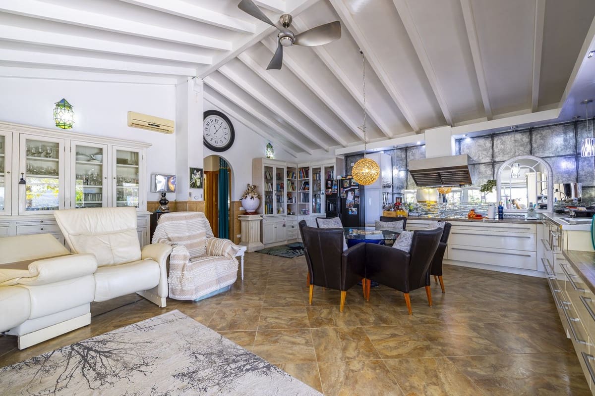 3 sovrum Villa till salu i Arenas med pool garage - 439 000 € (Ref: 8410144)