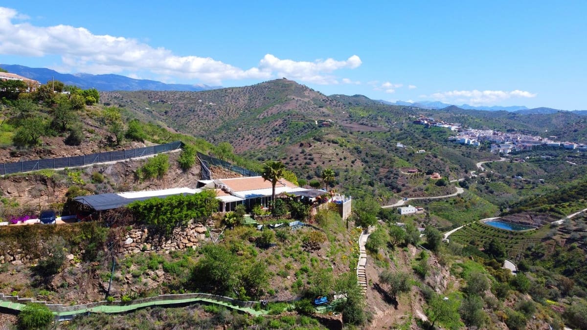 3 sovrum Villa till salu i Arenas med pool garage - 439 000 € (Ref: 8410144)