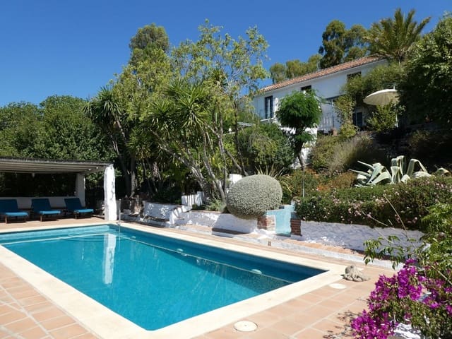 16 soveværelse Finca/Landehus til salg i Canillas de Albaida med swimmingpool garage - € 1.900.000 (Ref: 8410147)