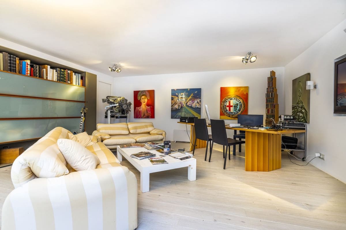 4 soveværelse Villa til salg i Sayalonga med swimmingpool garage - € 1.350.000 (Ref: 8410150)