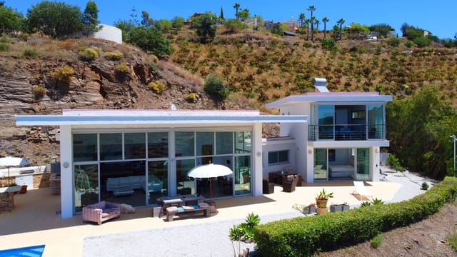 4 sovrum Villa till salu i Sayalonga med pool garage - 1 350 000 € (Ref: 8410150)